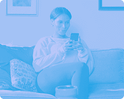 aTRNnHNYClf9n4XN_womanonherphone